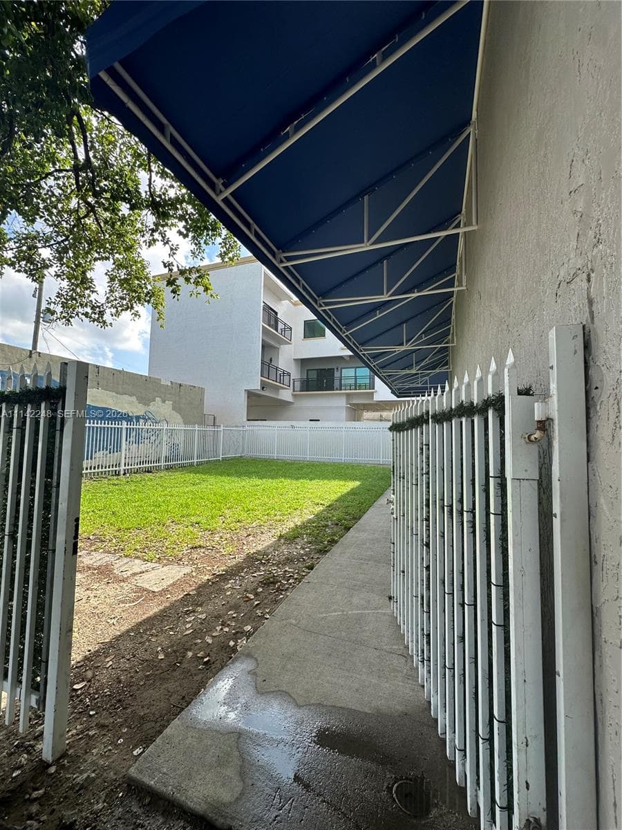1525-27 NW 3rd Ave, Miami FL 33136