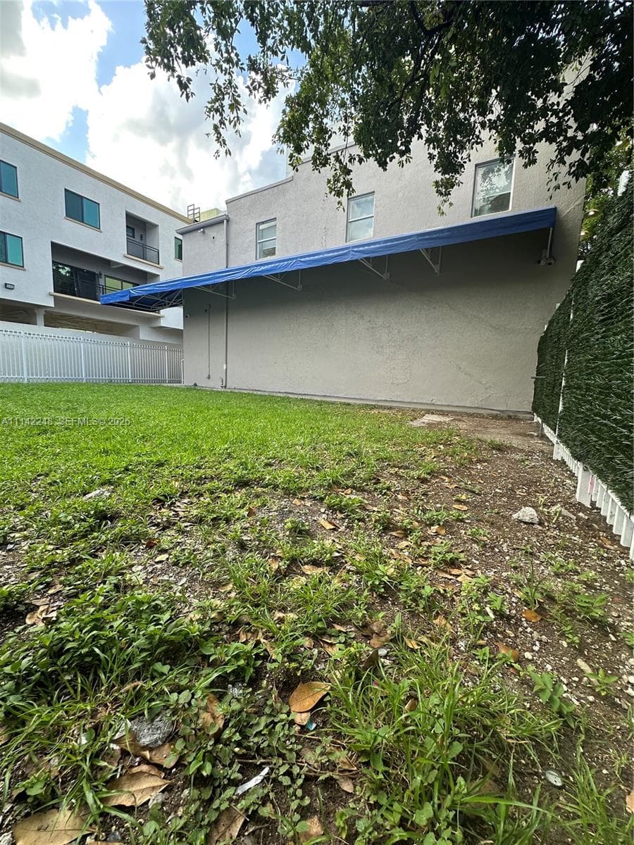 1525-27 NW 3rd Ave, Miami FL 33136