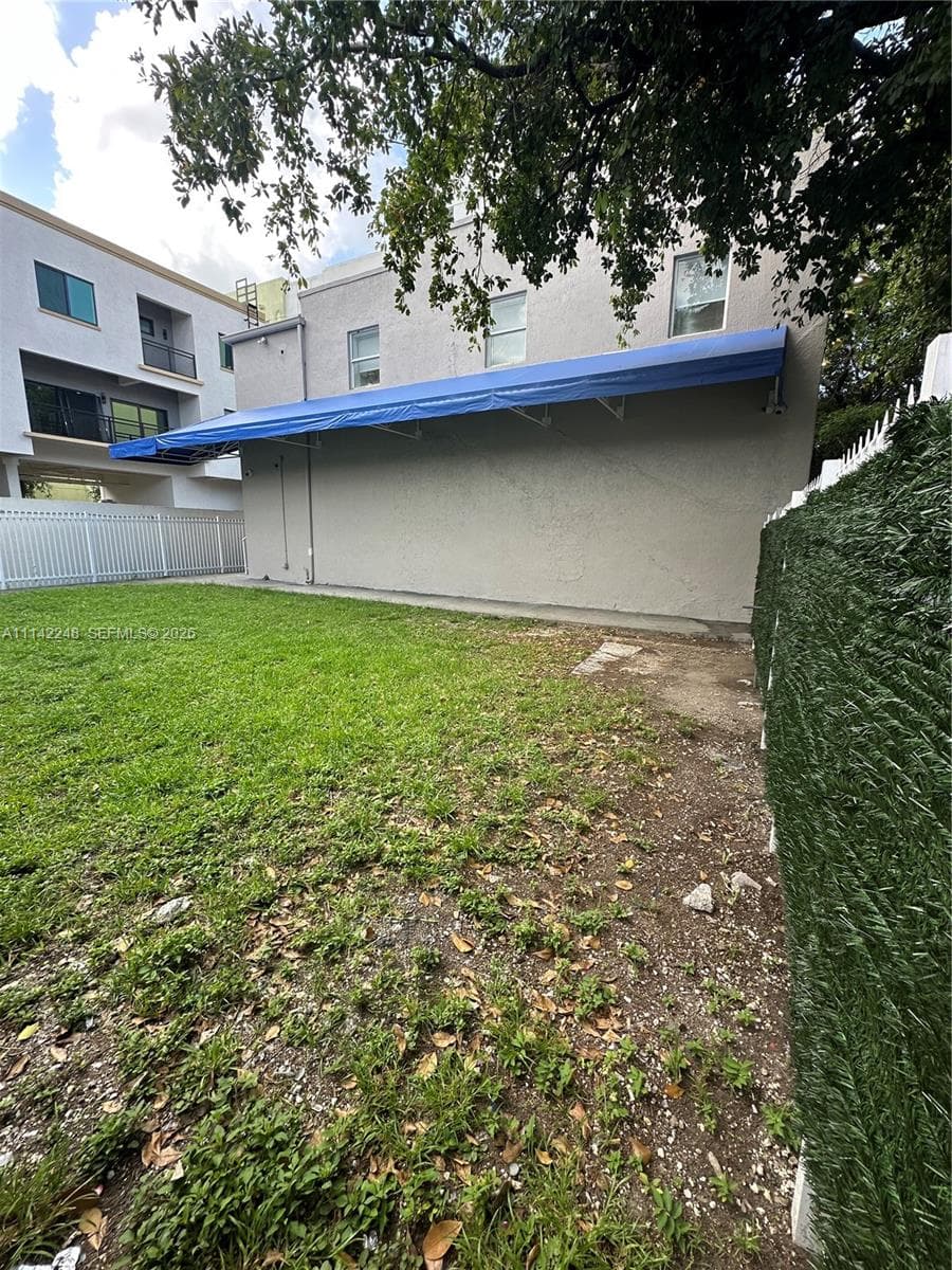 1525-27 NW 3rd Ave, Miami FL 33136