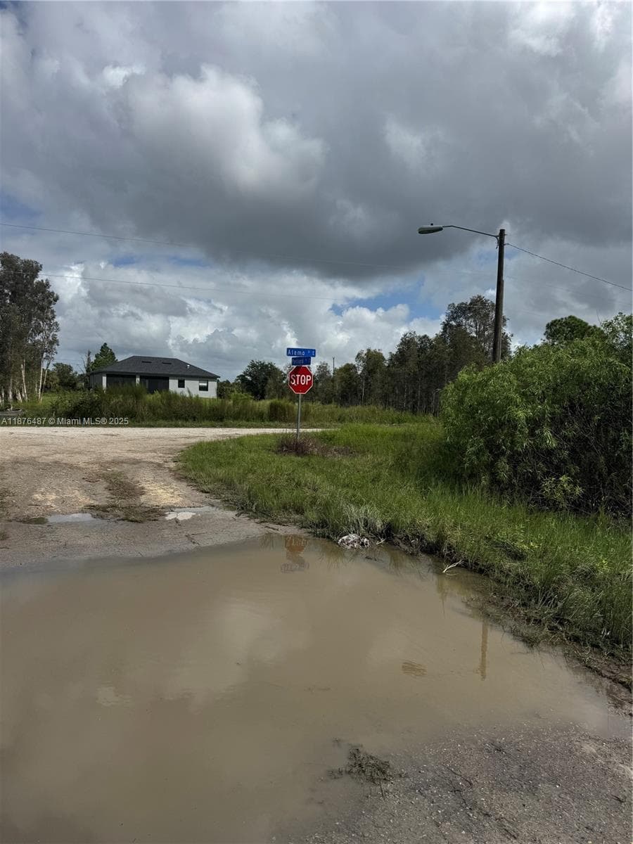 1005 PORTLAND, Lehigh Acres FL 33974