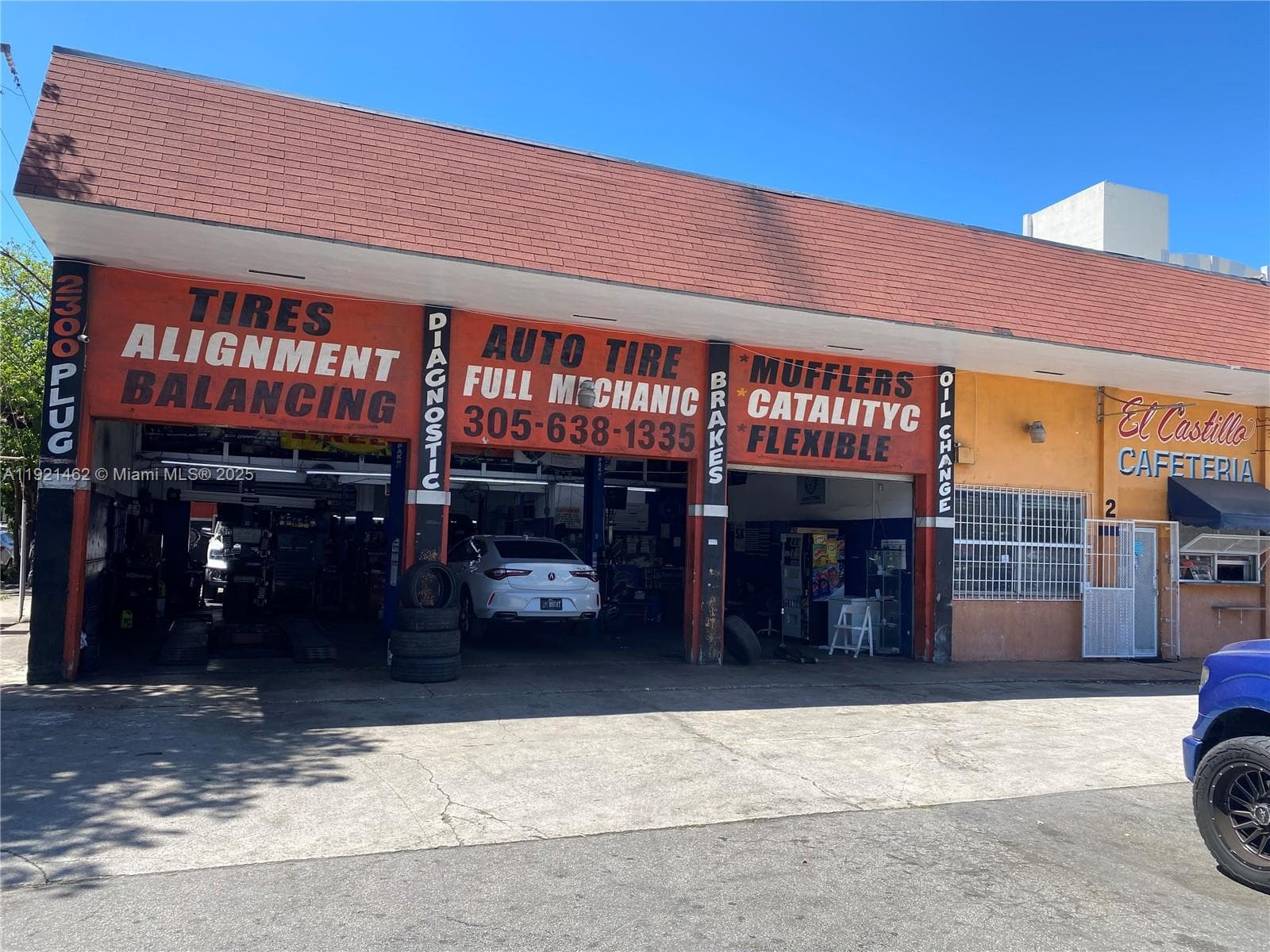 2300 NW 17th St, Miami FL 33142