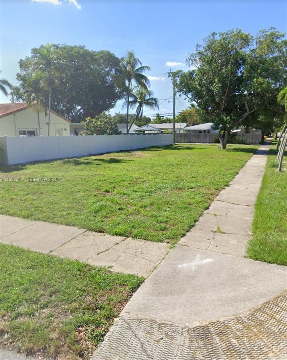1452 Jefferson St, Hollywood FL 33020
