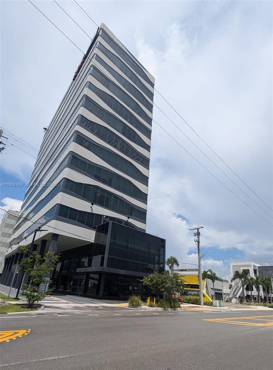 19790 W Dixie Hwy # 1002, Aventura FL 33180