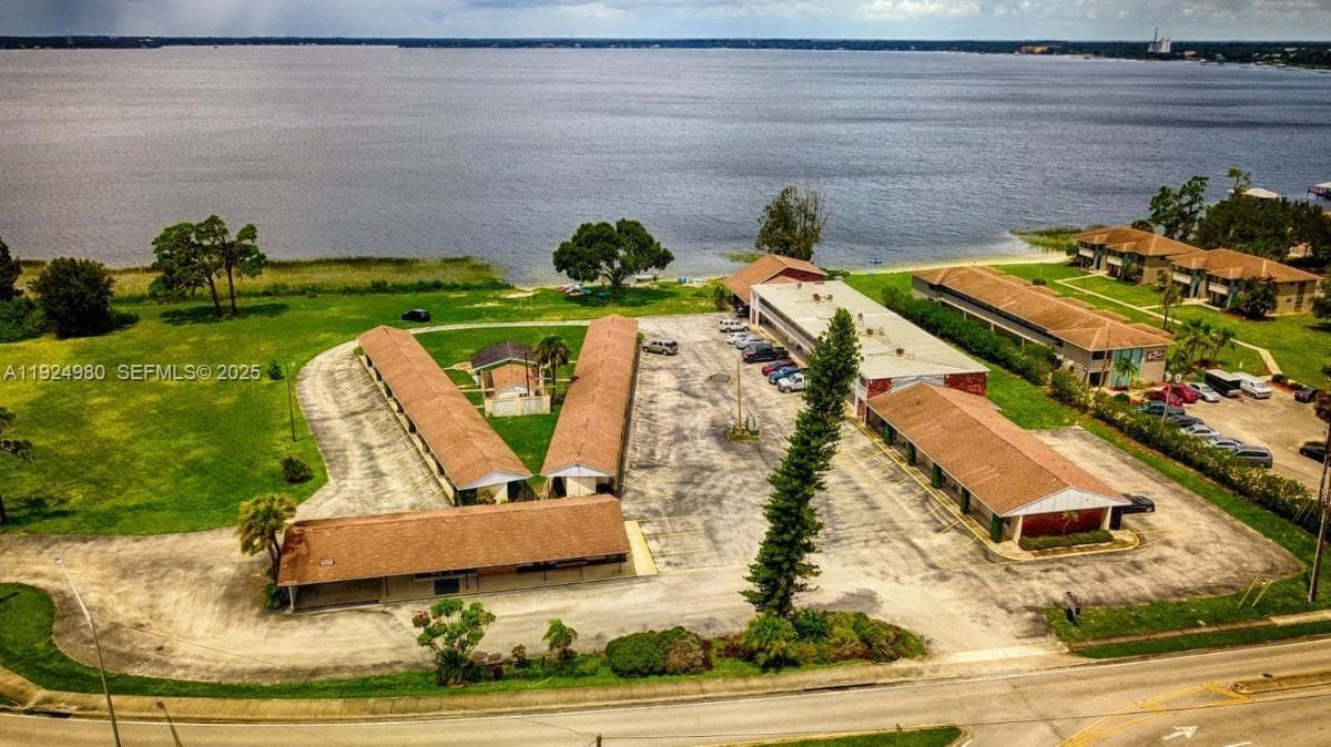 1001 LAKEVIEW DRIVE, Sebring FL 33870