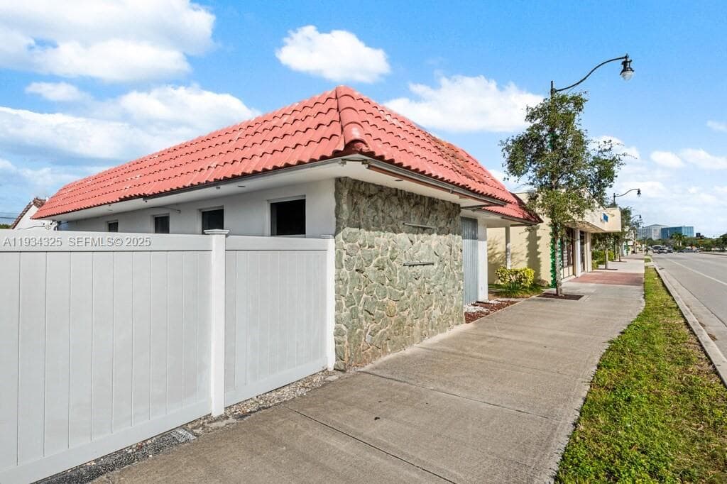 4749 Hollywood Blvd, Hollywood FL 33021