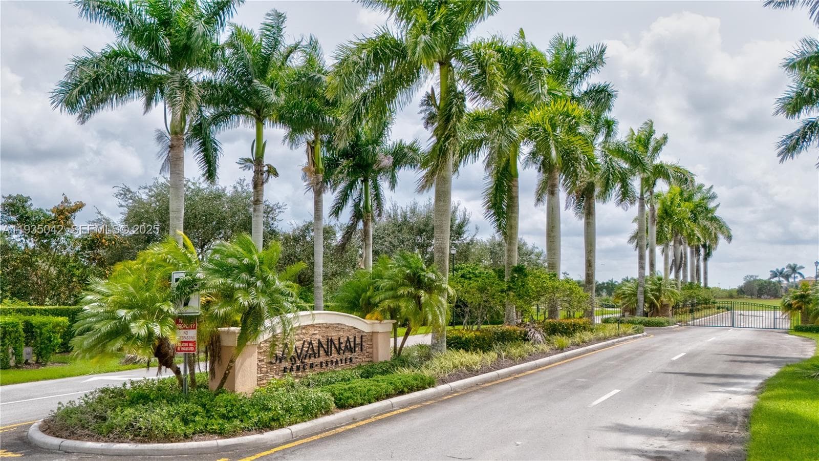 001 SW 215 av, Homestead FL 33030