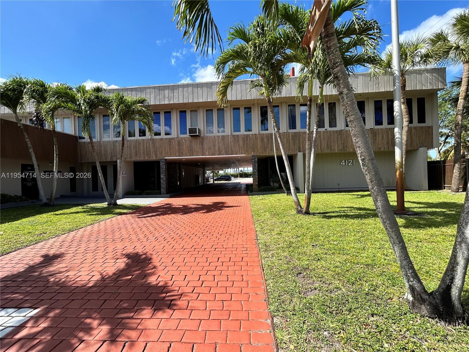 4121 NW 5th St # 100, Plantation FL 33317