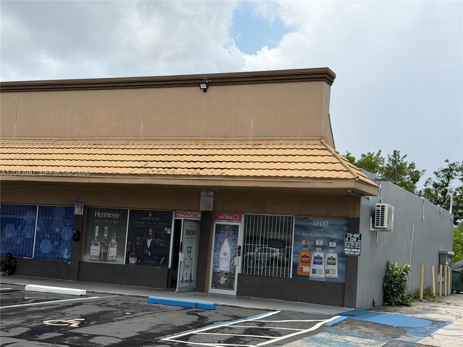 Opa-Locka, FL, 33054
