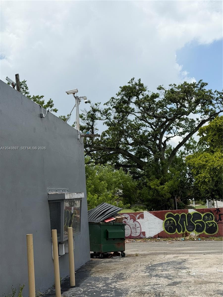 Opa-Locka, FL, 33054
