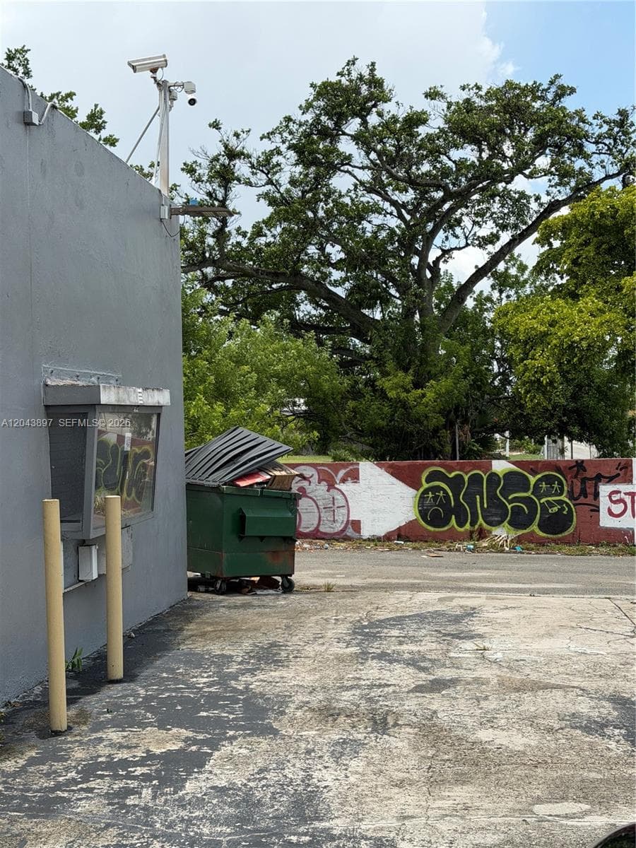 Opa-Locka, FL, 33054