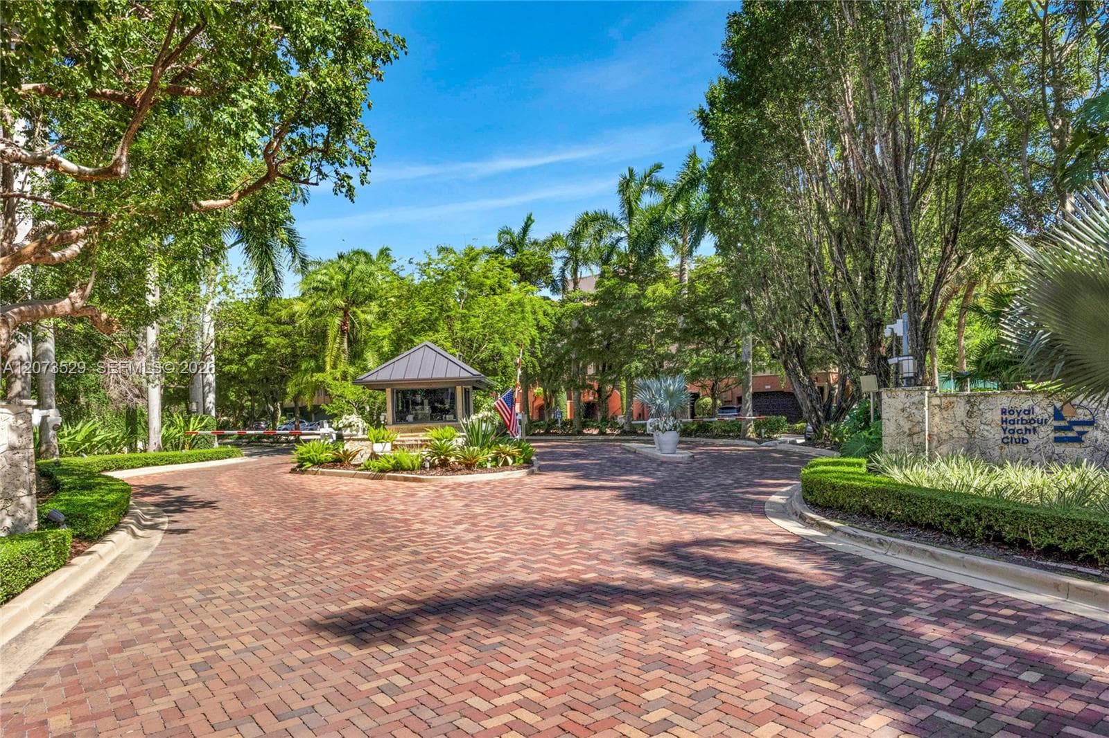 6200 SW 152nd St, Palmetto Bay FL 33157
