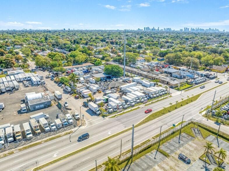 8975 NW 27th Ave, Miami FL 33147