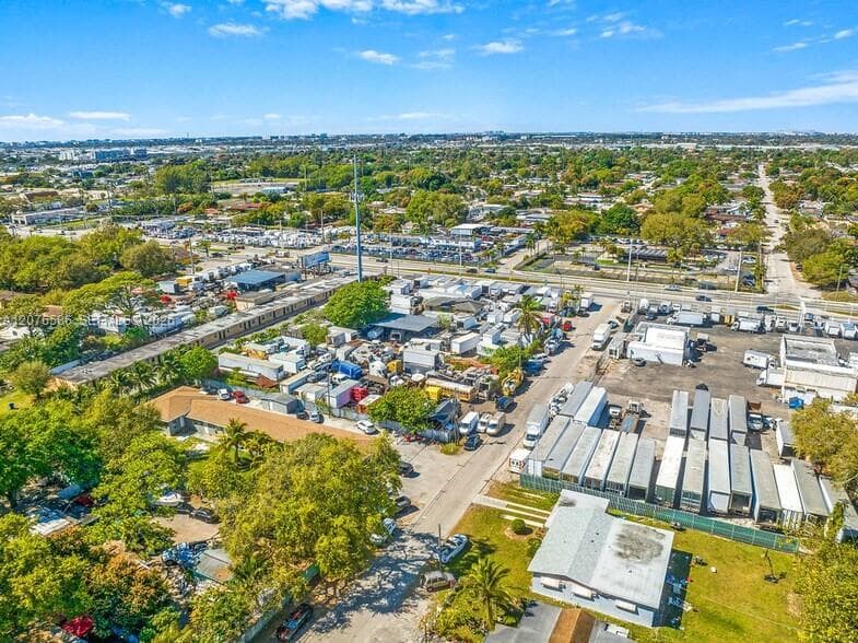 8975 NW 27th Ave, Miami FL 33147