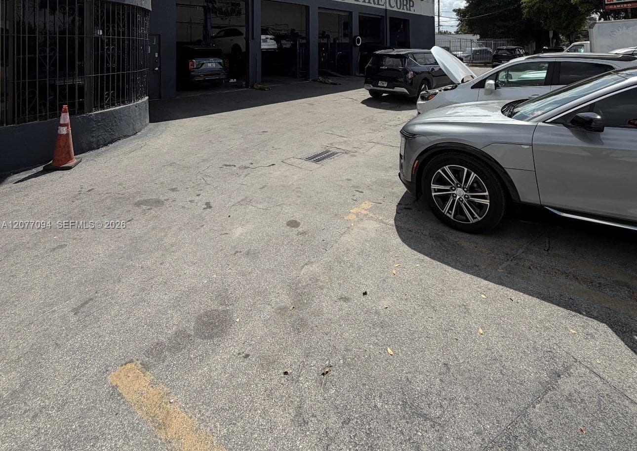 ESTABLISHED TIRE/MECHANIC SHOP, Miami FL 33142