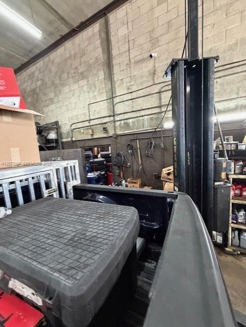 ESTABLISHED TIRE/MECHANIC SHOP, Miami FL 33142