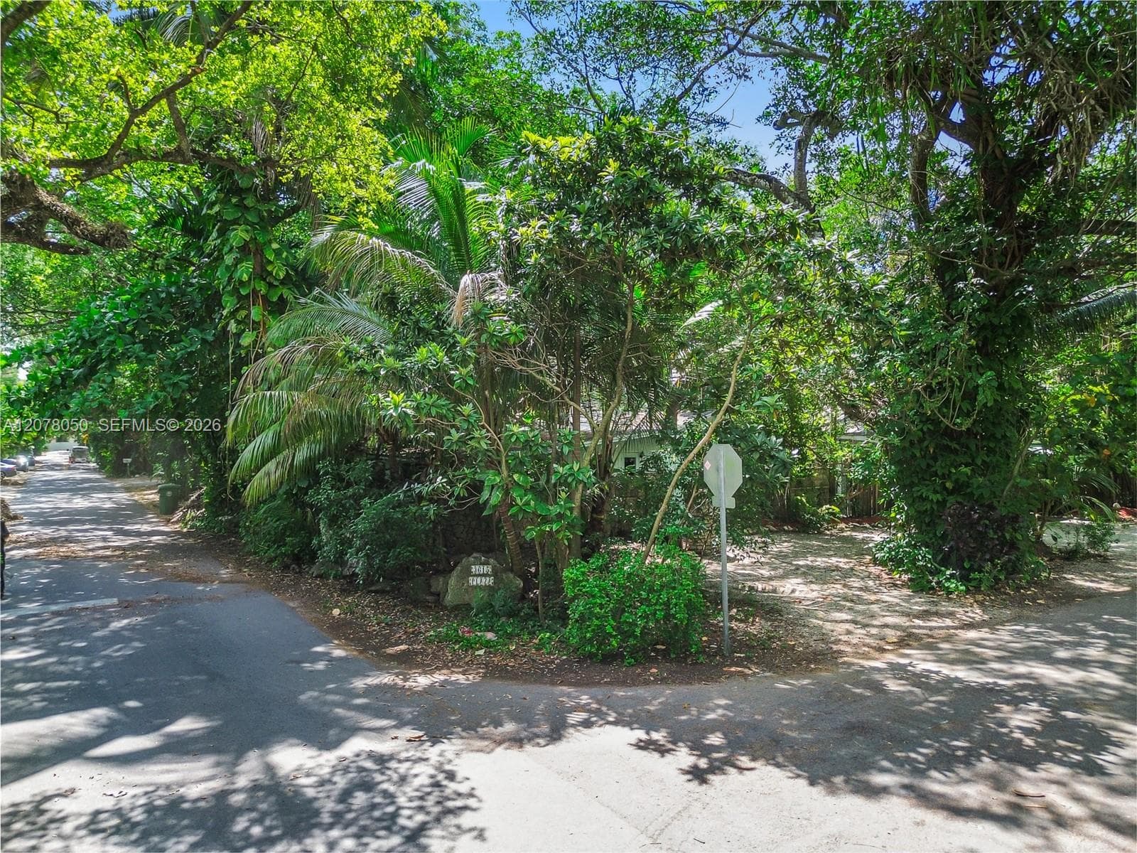 3595 Avocado Ave, Miami FL 33133