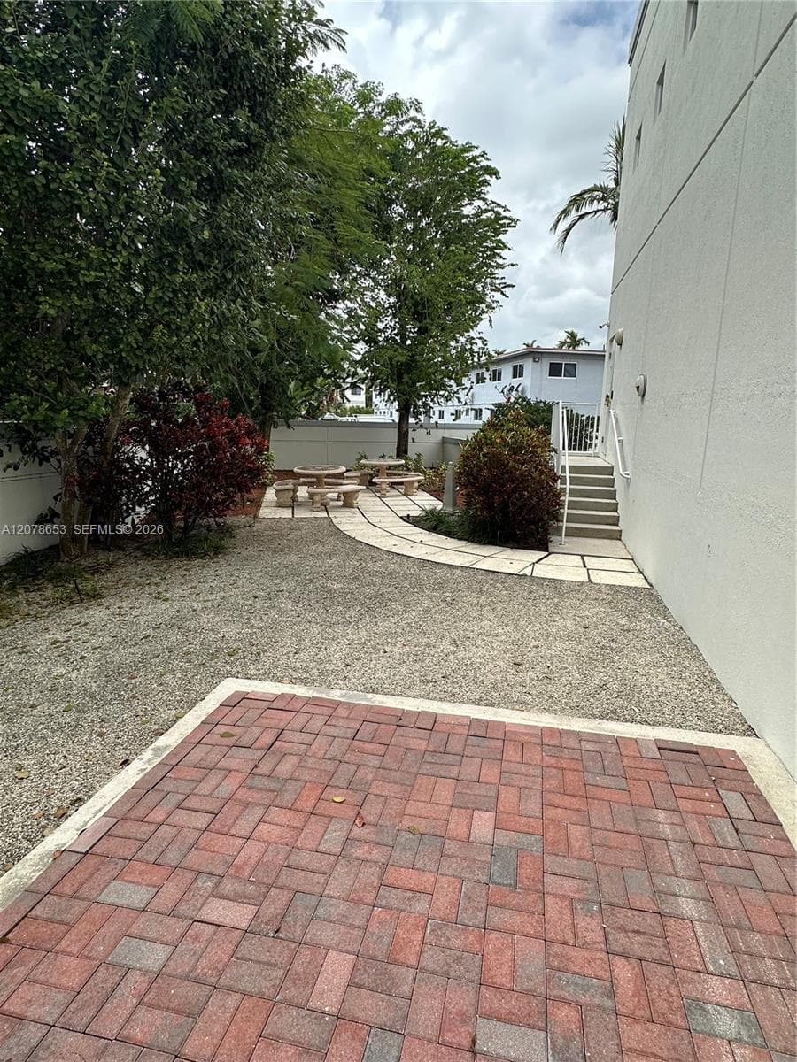 9830 SW 77th Ave, Miami FL 33156