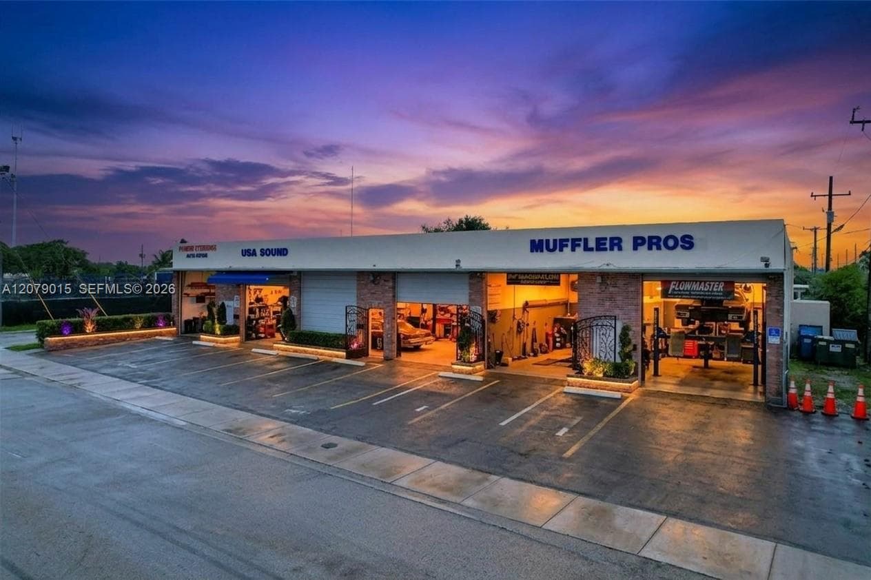 5960 SW 23rd St, West Park FL 33023