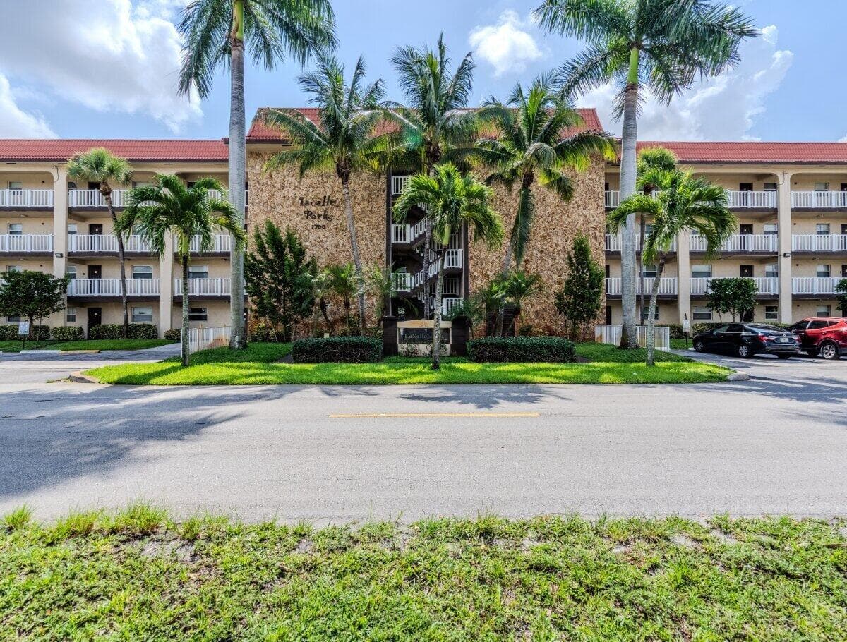 1700 NW 58th Terrace # 2B, Sunrise FL 33313