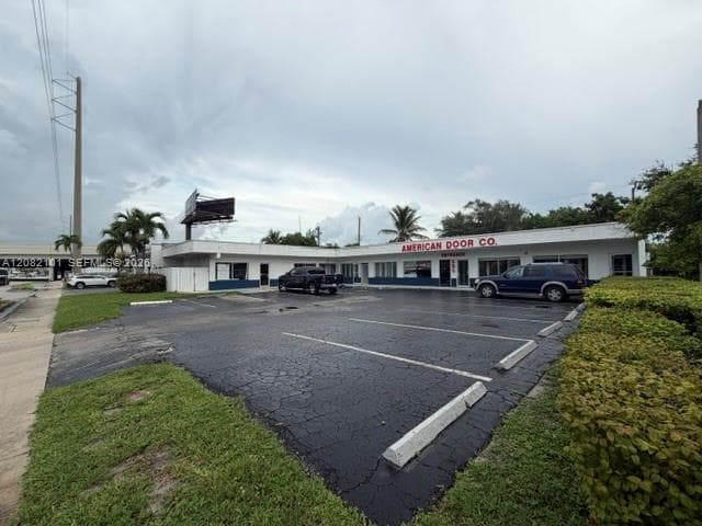 595 W Prospect Rd, Oakland Park FL 33309
