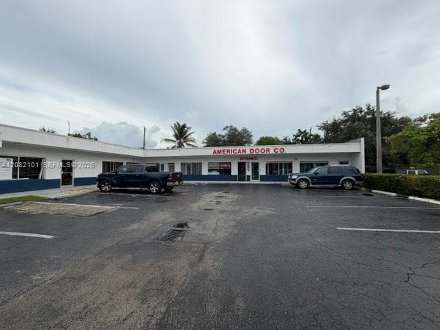 595 W Prospect Rd, Oakland Park FL 33309