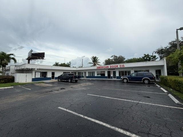 595 W Prospect Rd, Oakland Park FL 33309