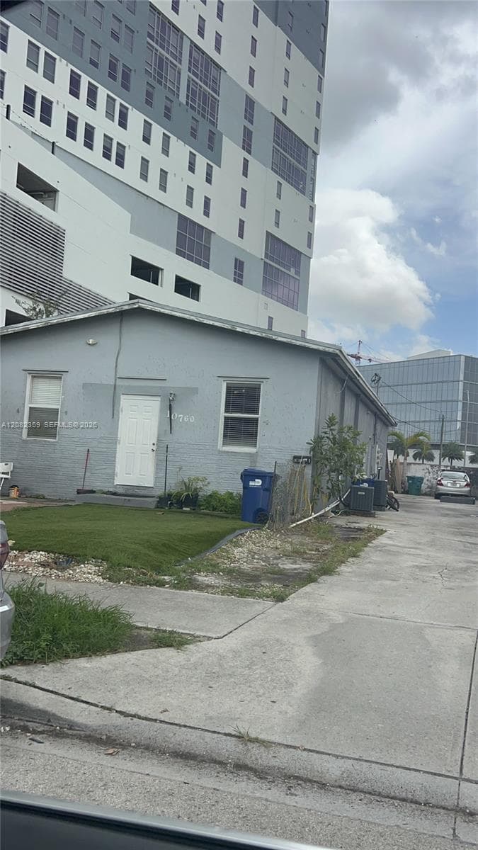 10760 SW 7th St, Sweetwater FL 33174
