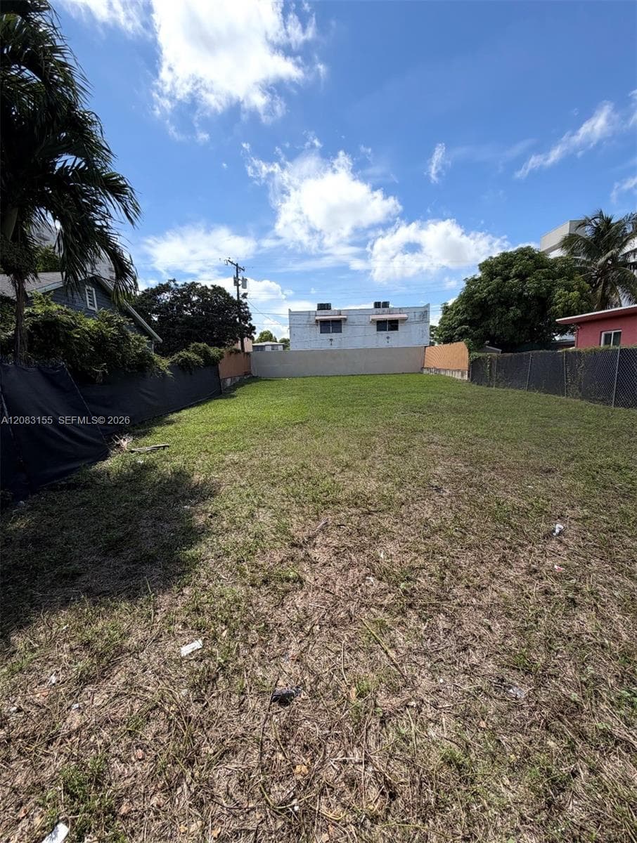 816 NW 21st Ct, Miami FL 33125