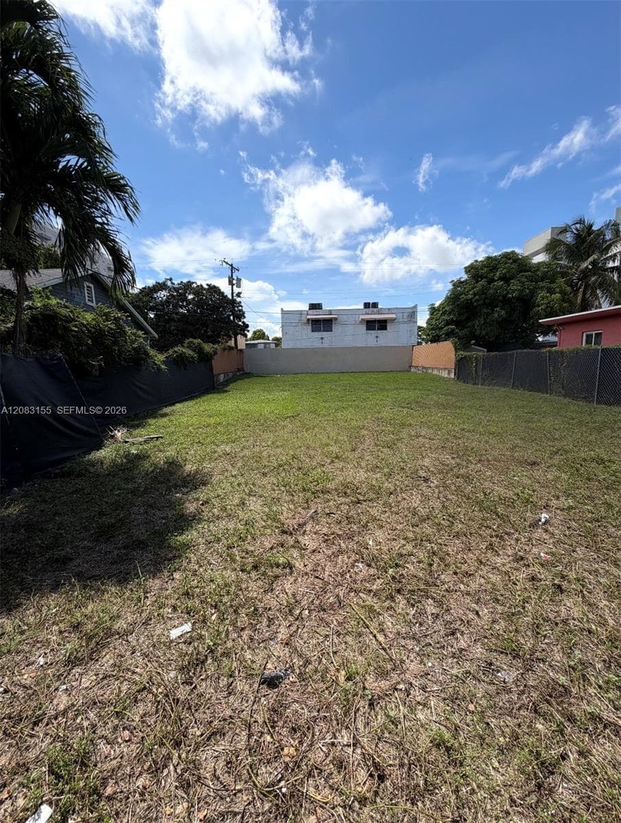 816 NW 21st Ct, Miami FL 33125