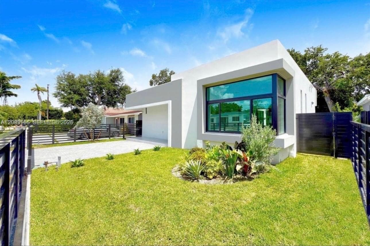 816 NW 21st Ct, Miami FL 33125