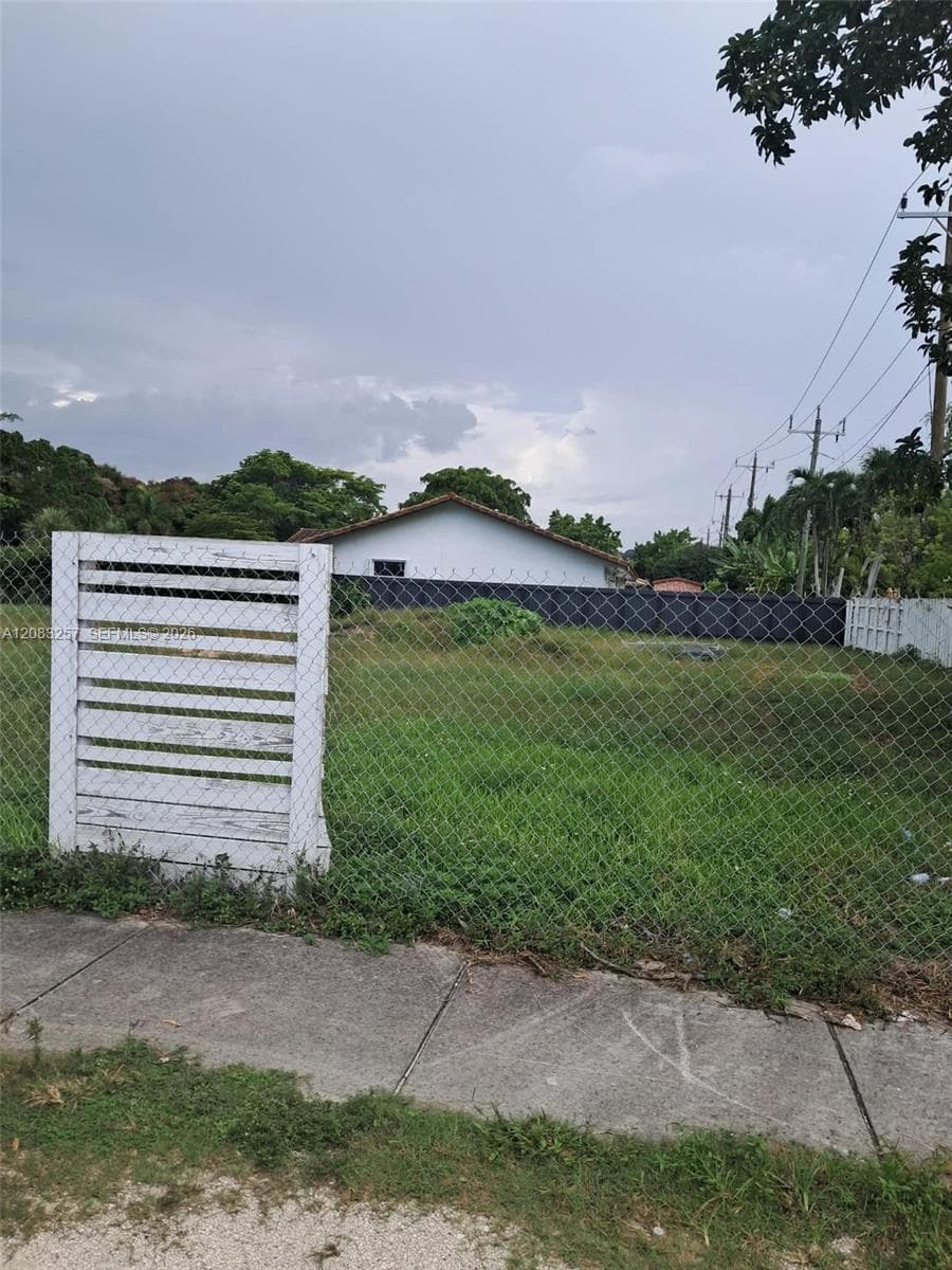 9801 SW 56th St, Miami FL 33165
