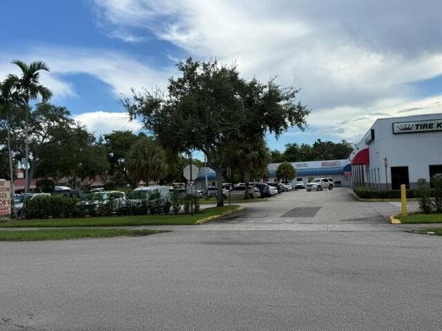 9880 Pines Boulevard, Pembroke Pines FL 33025