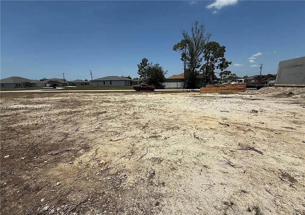 2208 NE 39th TER, Cape Coral FL 33909