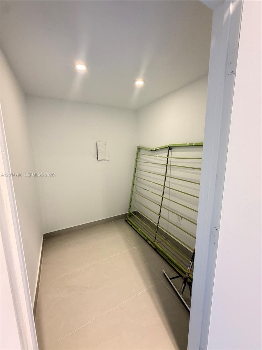 1899 NW 21st St # 8, Miami FL 33142