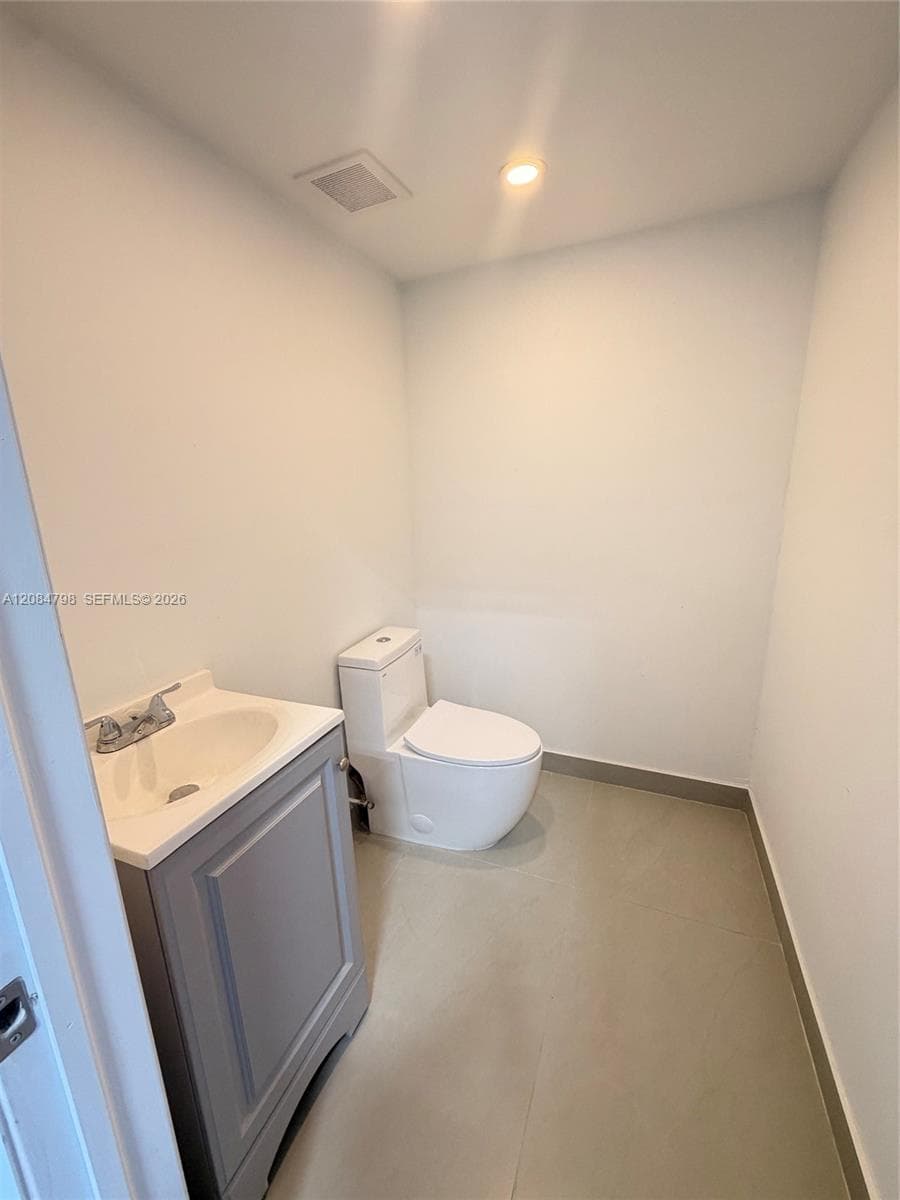 1899 NW 21st St # 8, Miami FL 33142