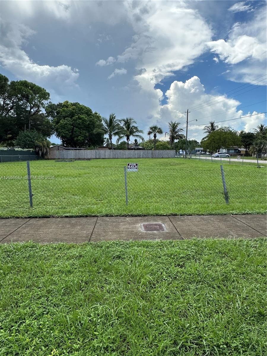16240 NW 38th Pl, Miami Gardens FL 33054