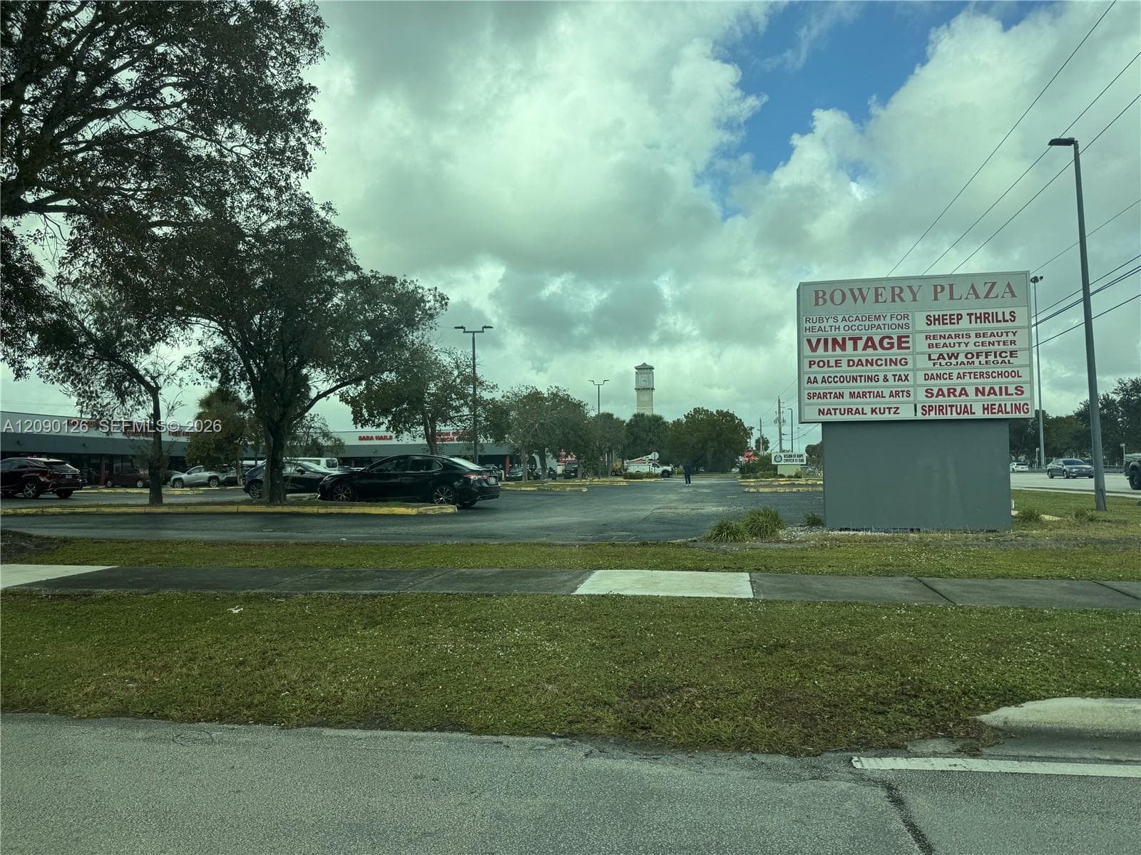4713 N University Dr, Lauderhill FL 33351