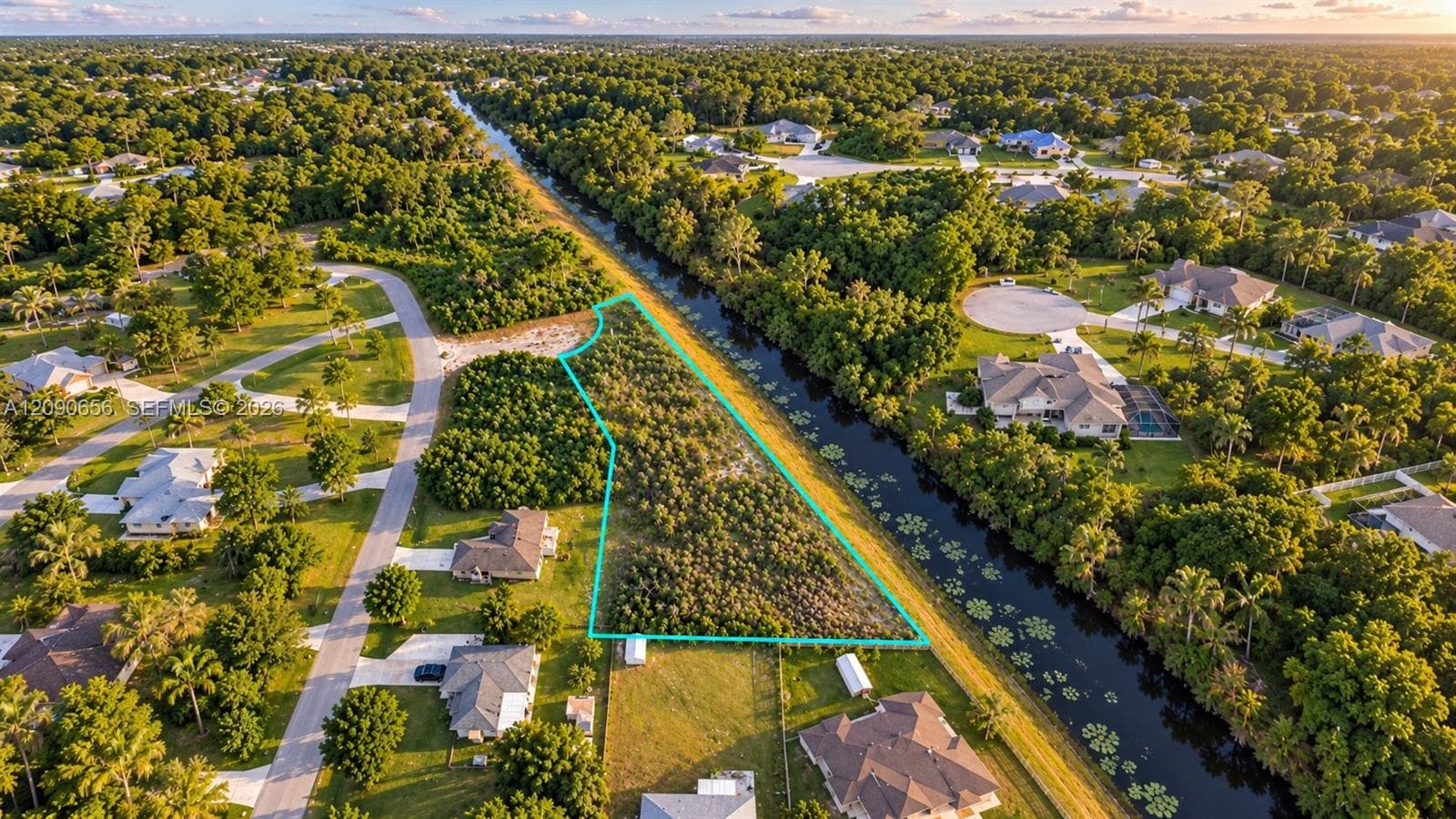 1126/1128 CAPP CT, Lehigh Acres FL 33971