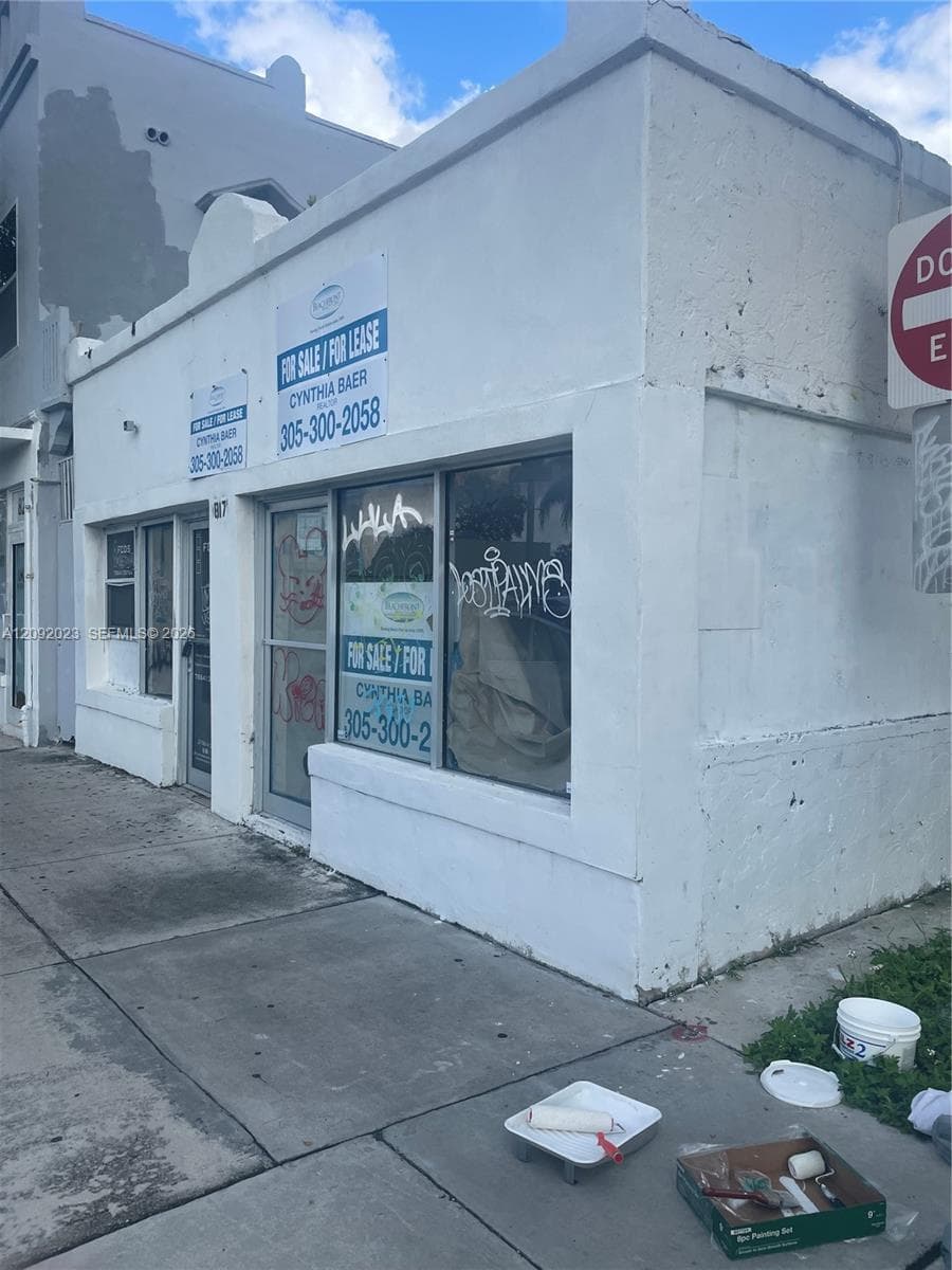 817 SW 8th St, Miami FL 33130