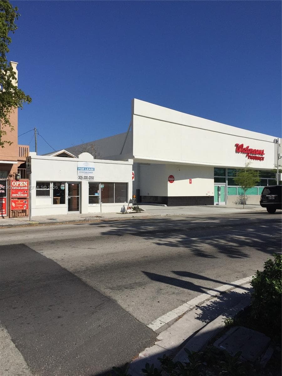 817 SW 8th St, Miami FL 33130