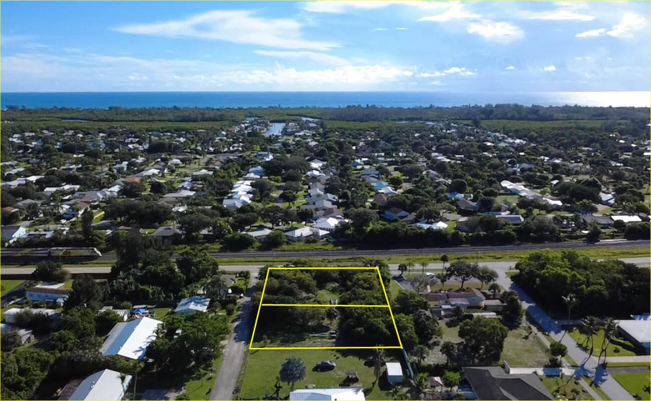 8686 SE Lyons Street, Hobe Sound FL 33455
