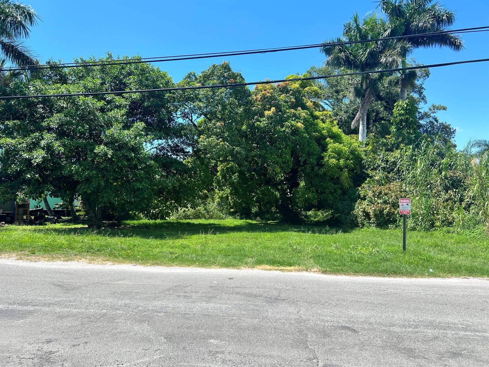 197 W MAIN Street, Pahokee FL 33476