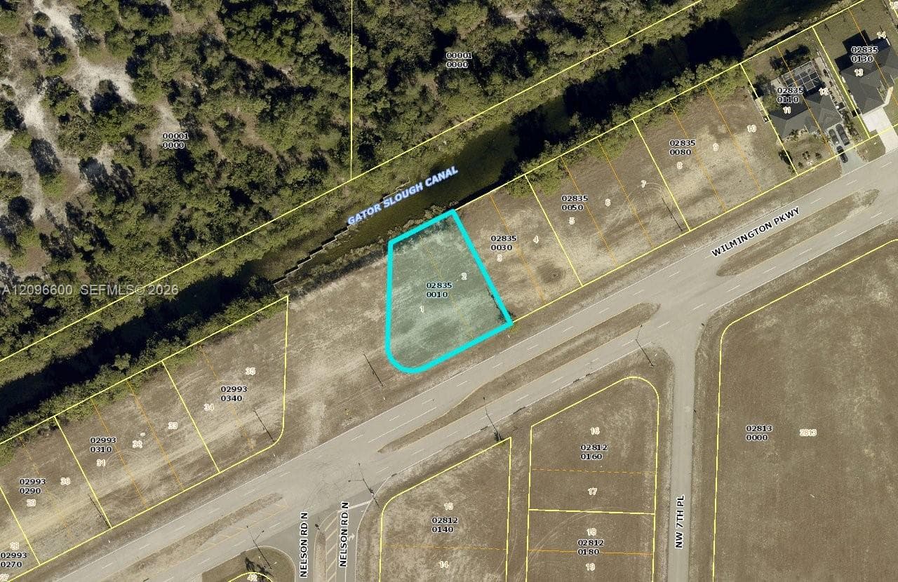 723 WILMINTON PKWY, Cape Coral FL 33993