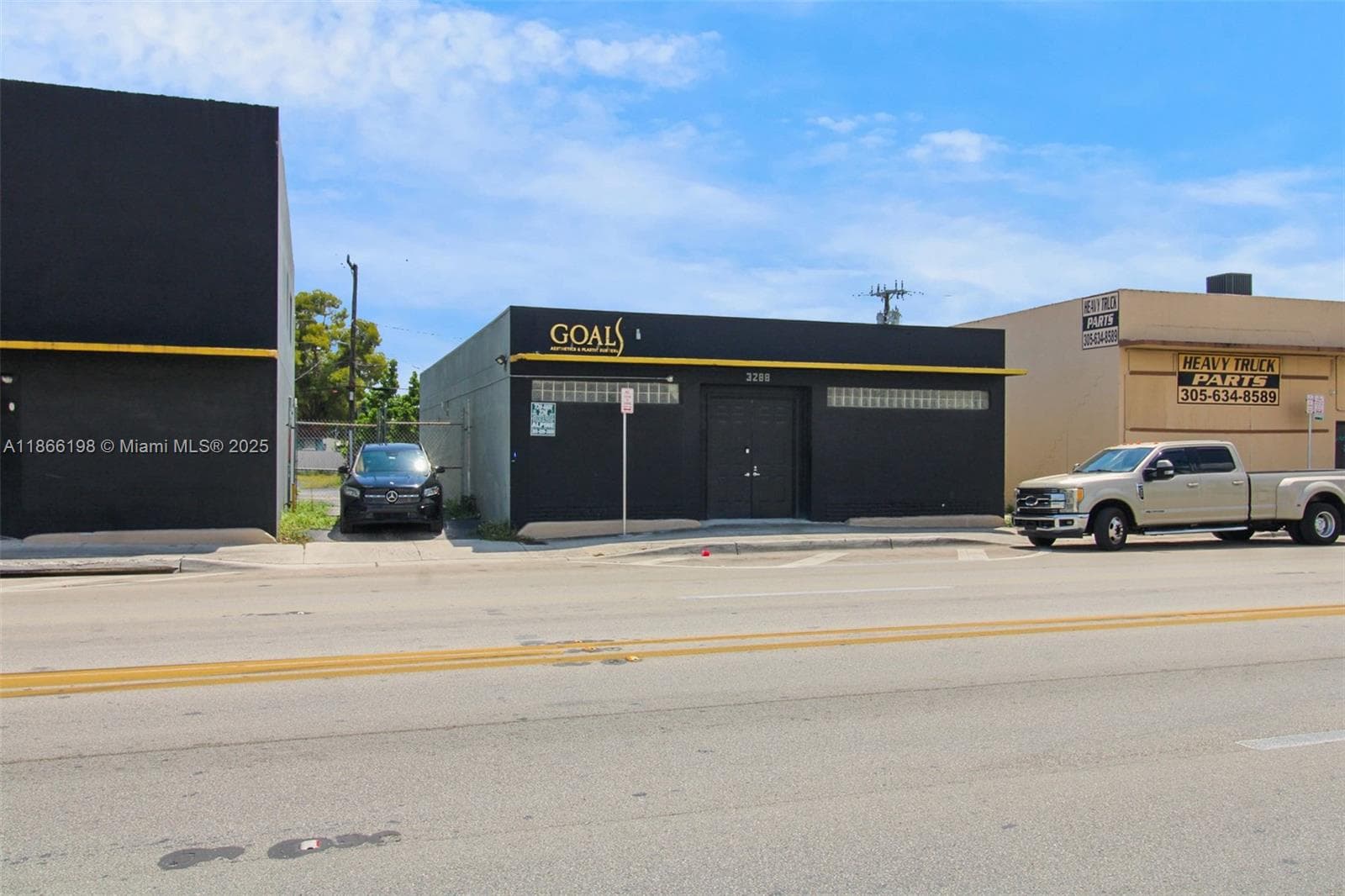 1-story office used as rehab center for post procedures. Use as standard offices or medical.