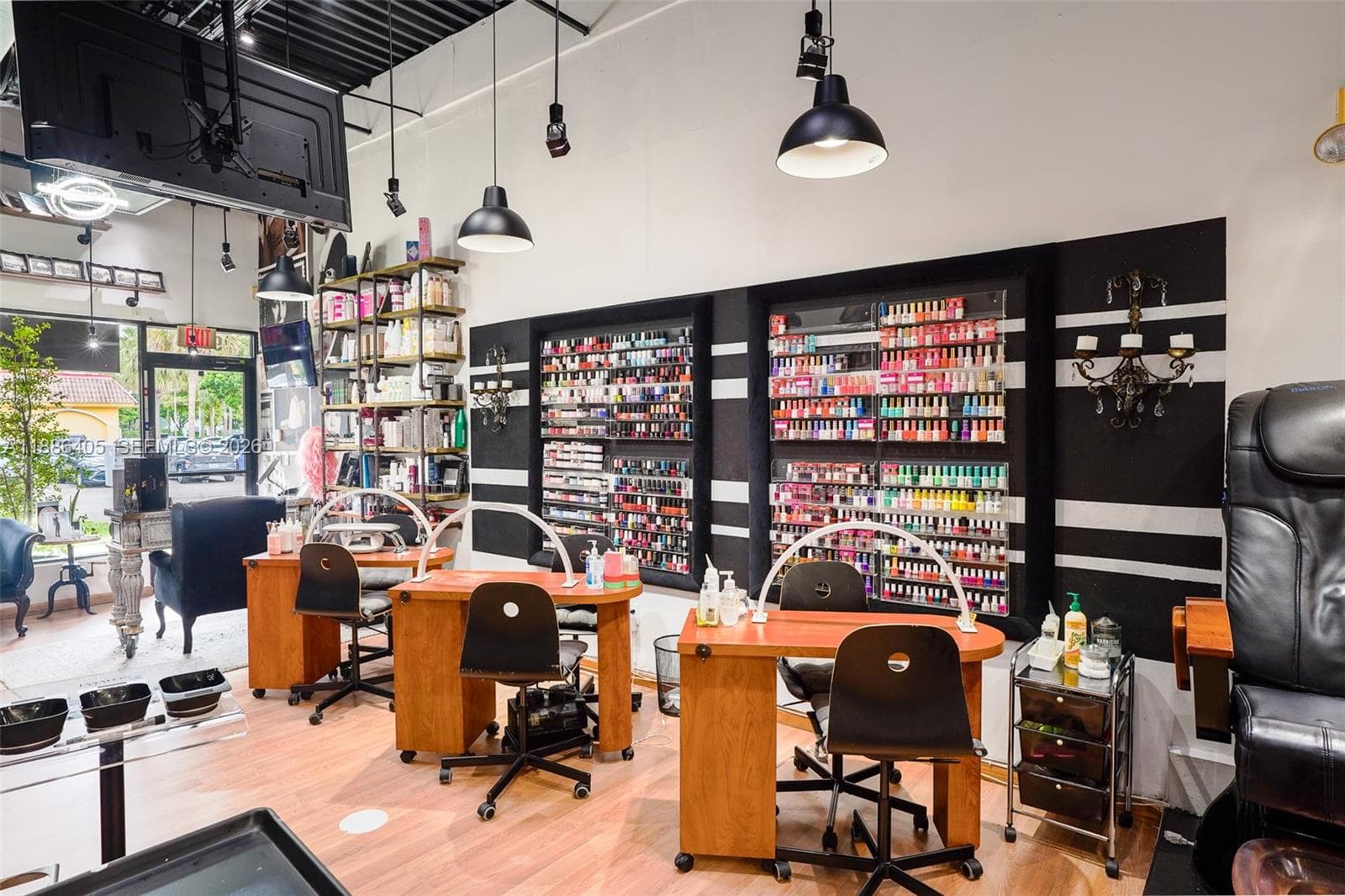 3 NAIL STATIONS