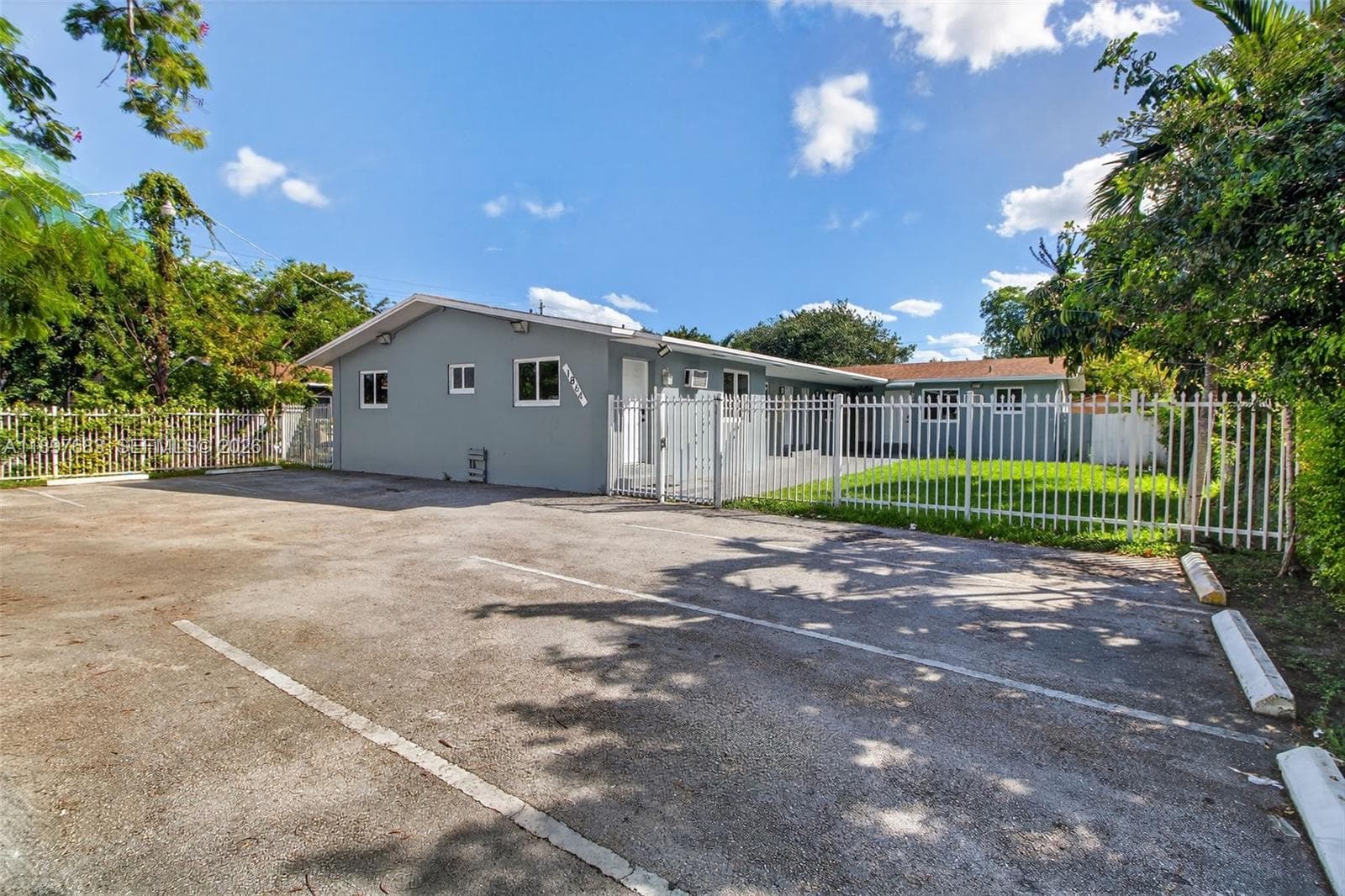 1864 NW 28th St, Miami FL 33142