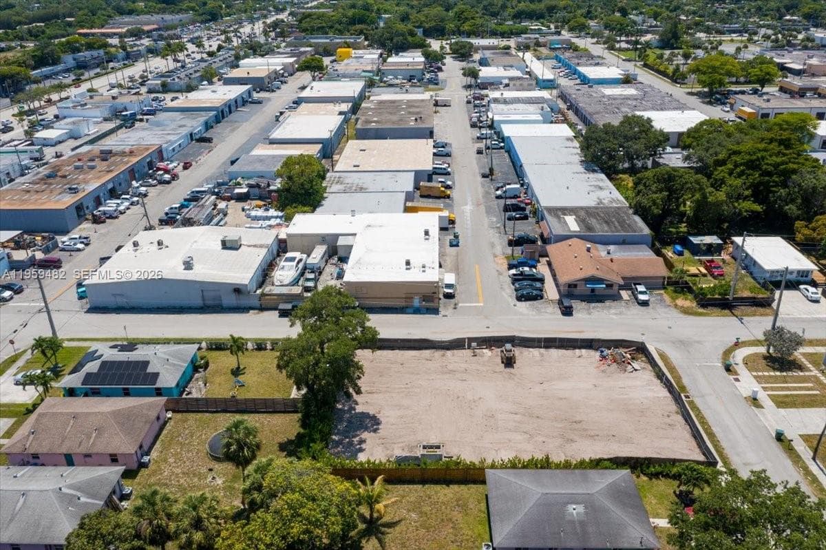 3210 NE 3rd Ave, Oakland Park FL 33334