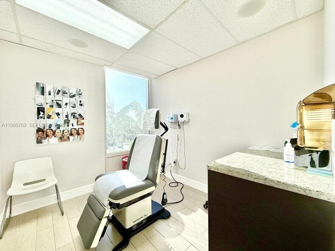 12550 Biscayne Blvd # 304, North Miami FL 33181