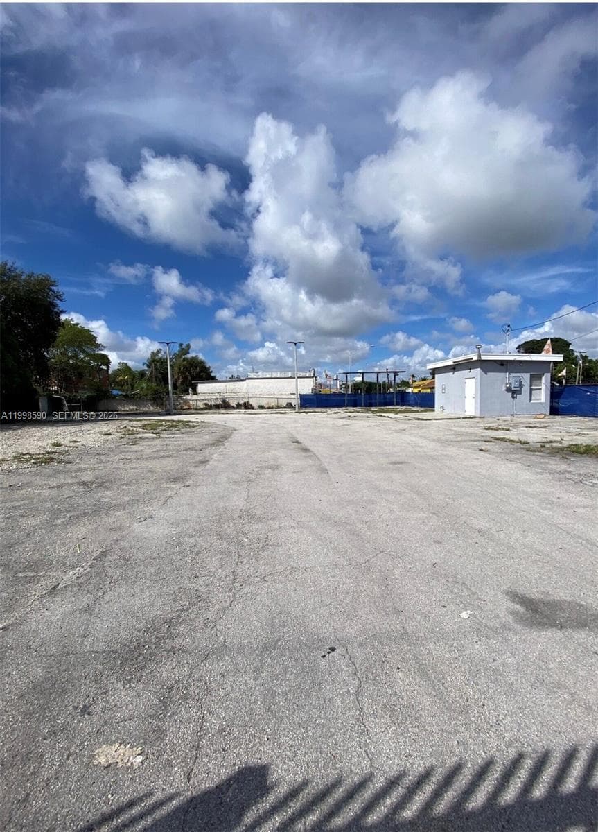 300 NW 79th St, Miami FL 33150