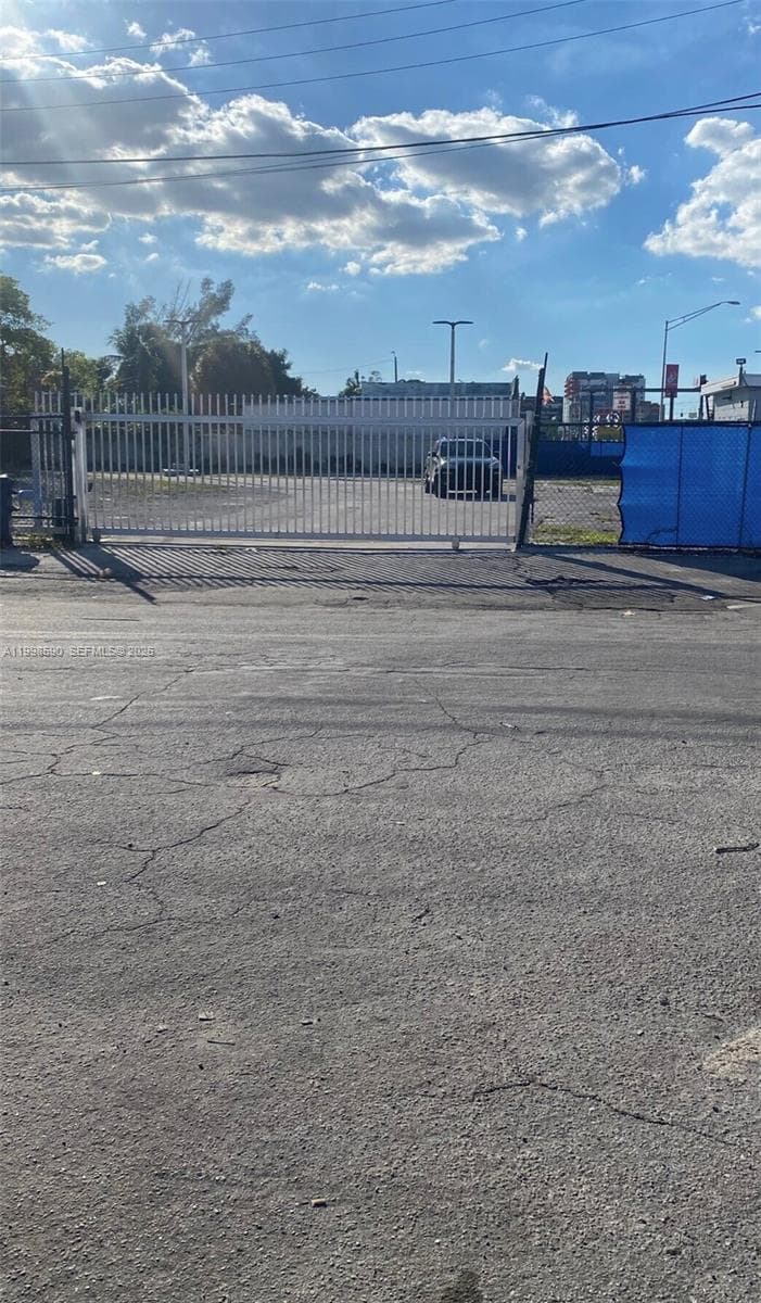 300 NW 79th St, Miami FL 33150